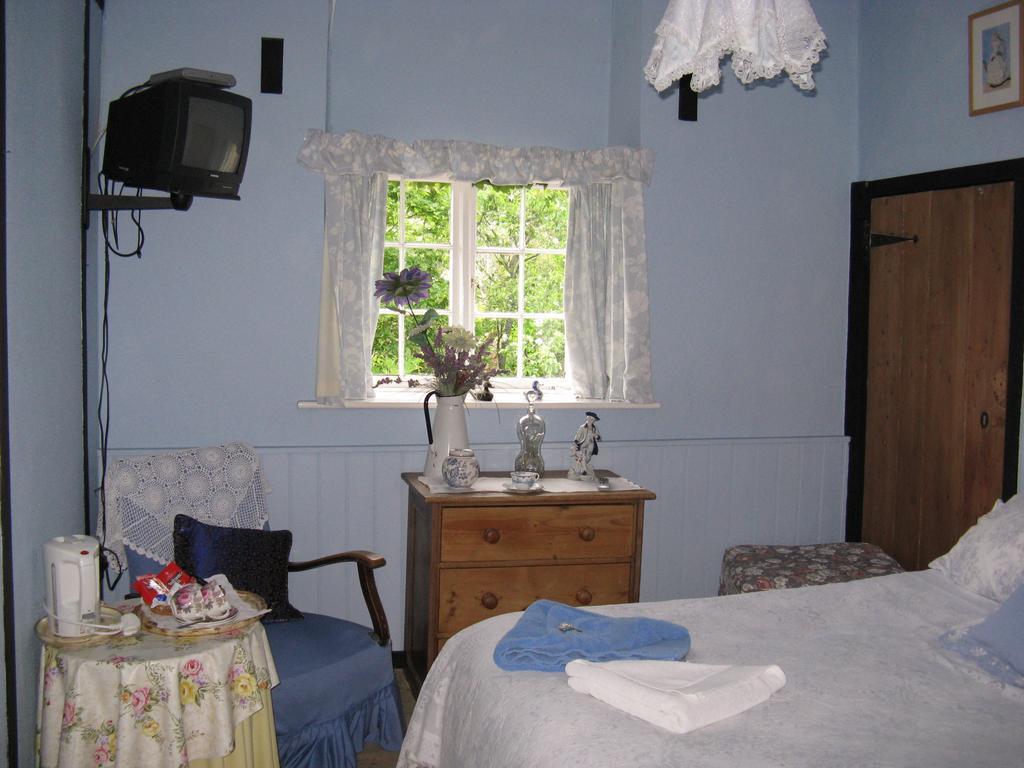 East Farm House B&B Abbotsbury Room photo